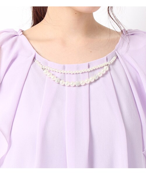 PAGEBOY（ページボーイ）の「ネックレス付きフリルスリーブフレアブラウス（トップス・レディース・オフホワイト/ブラック/クリーム/ライトグリーン/ネイビー/ラベンダー）」の11枚目の写真