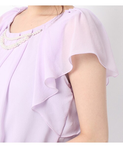 PAGEBOY（ページボーイ）の「ネックレス付きフリルスリーブフレアブラウス（トップス・レディース・オフホワイト/ブラック/クリーム/ライトグリーン/ネイビー/ラベンダー）」の12枚目の写真