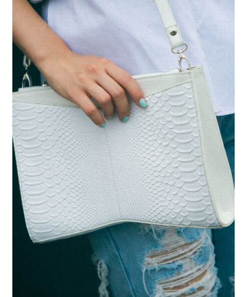 EMODA（エモダ）の「W material 2WAYクラッチ（バッグ・レディース・ホワイト/ブラック・F）」の4枚目の写真