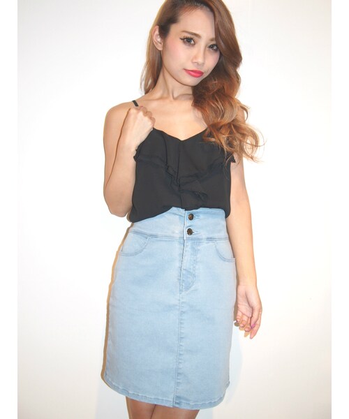 RESEXXY(リゼクシー)の「ゴールドボタンデニムスカート(スカート・レディース・アイスブルー/インディゴ)」の4枚目の写真