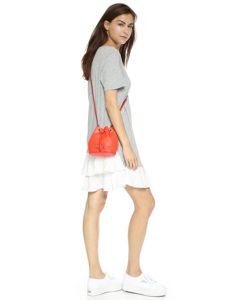 Marc by Marc Jacobs（マークバイマークジェイコブス）の「Marc by Marc Jacobs Too Hot to Handle Mini Bucket Bag（ショルダーバッグ・レディース・Orange/Blue・One Size）」の4枚目の写真