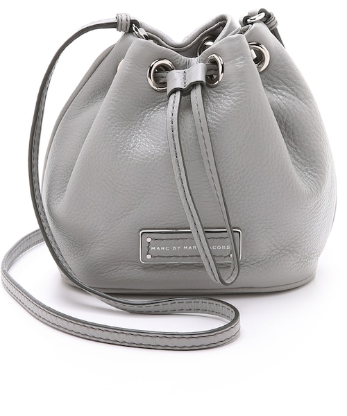 Marc by Marc Jacobs（マークバイマークジェイコブス）の「Marc by Marc Jacobs Too Hot to Handle Mini Bucket Bag（ショルダーバッグ・レディース・Orange/Blue・One Size）」の2枚目の写真