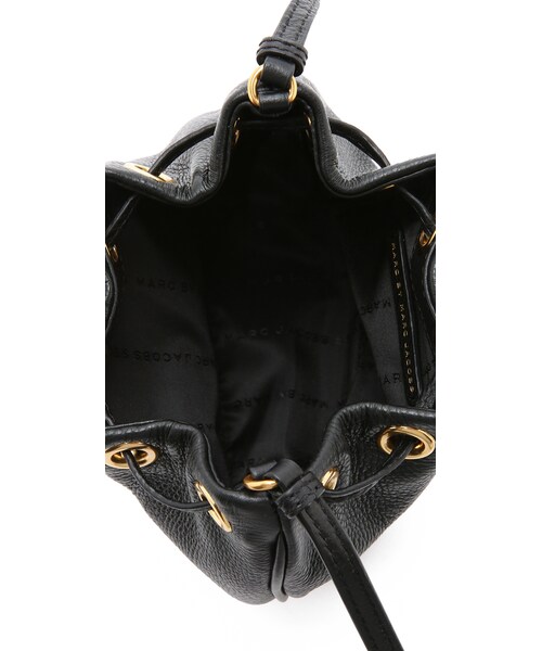 Marc by Marc Jacobs（マークバイマークジェイコブス）の「Marc by Marc Jacobs Too Hot To Handle Mini Bucket Bag（ショルダーバッグ・レディース・Black・One Size）」の3枚目の写真