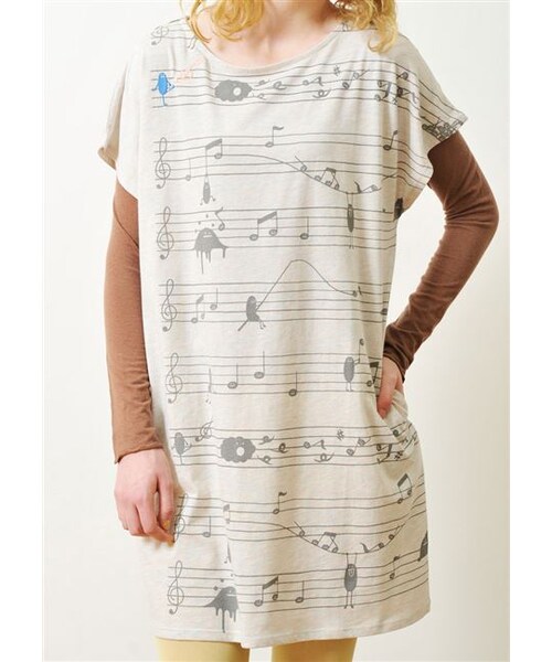 Design Tshirts Store graniph（デザイン　ティーシャツ　ストア　グラニフ）の「ビューティフル シャドー ボート ネック ショート スリーブ ワンピース (メロディー ビューティフル シャドー)（ワンピース/ドレス・レディース・カラフル ヘザー ナチュラル・Ladies F）」の4枚目の写真