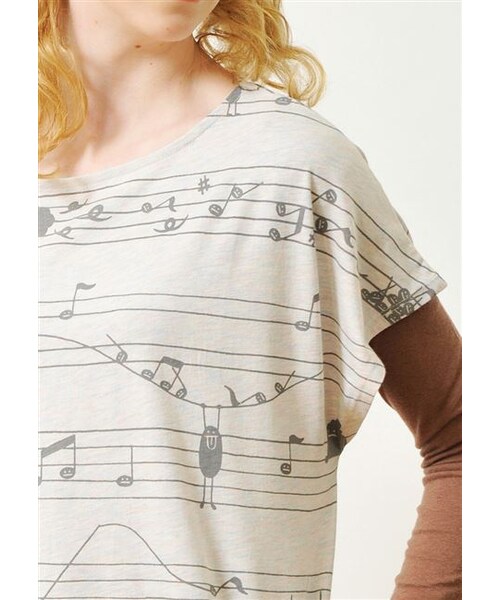 Design Tshirts Store graniph（デザイン　ティーシャツ　ストア　グラニフ）の「ビューティフル シャドー ボート ネック ショート スリーブ ワンピース (メロディー ビューティフル シャドー)（ワンピース/ドレス・レディース・カラフル ヘザー ナチュラル・Ladies F）」の2枚目の写真