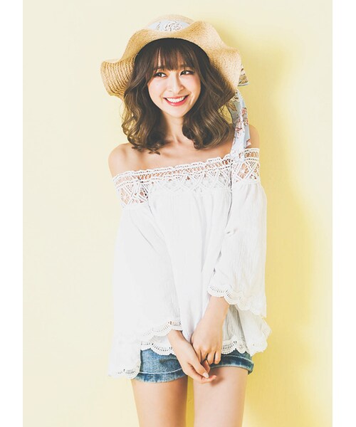 gracegift(グレースギフト)の「韓國唯美肩部幾何蕾絲露肩上衣(トップス・レディース・黑/白・F)」の4枚目の写真