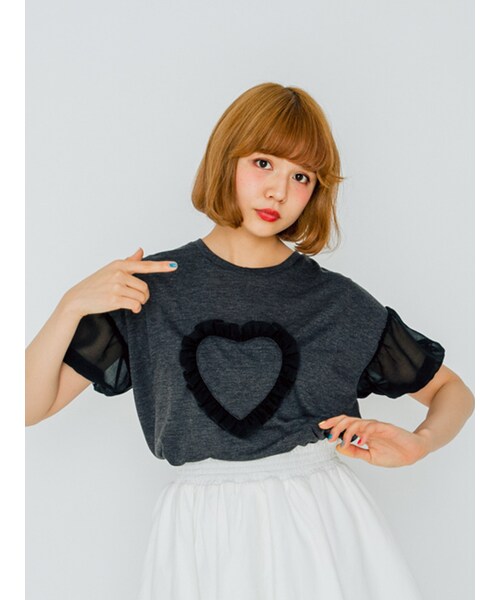 merry jenny(メリージェニー)の「フリルハートTシャツ(トップス・レディース・ライトグレー/ブラック/ネイビー・F)」の4枚目の写真