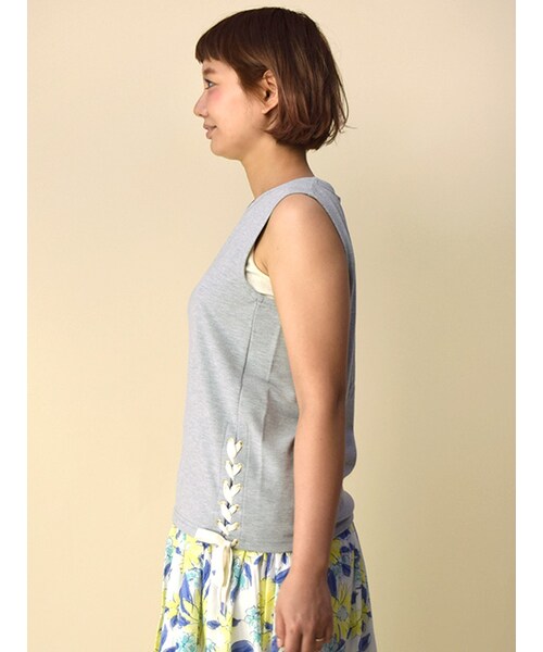 w closet（ダブルクローゼット）の「レースアップノースリプルオーバー（トップス・レディース・オフホワイト/グレー/キャメル・FREE）」の5枚目の写真