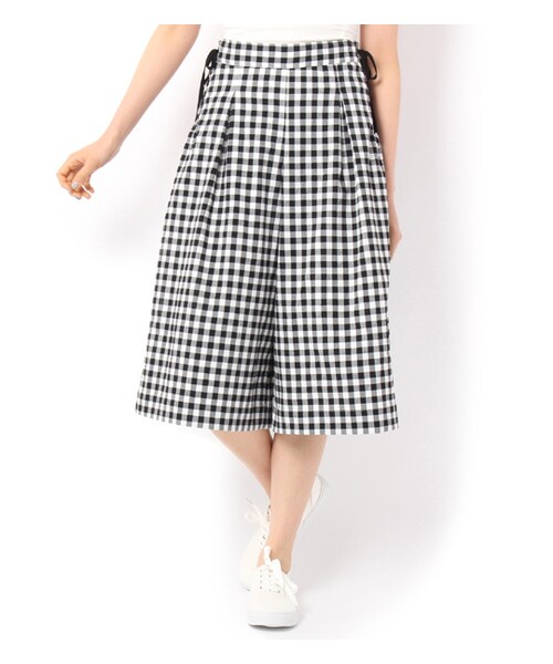 PAGEBOY（ページボーイ）の「サイド編み上げタック入りガウチョパンツ（パンツ・レディース・オフホワイト/ブラック/ブラック系/ブルー/インディゴ）」の3枚目の写真