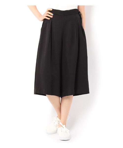 PAGEBOY（ページボーイ）の「サイド編み上げタック入りガウチョパンツ（パンツ・レディース・オフホワイト/ブラック/ブラック系/ブルー/インディゴ）」の2枚目の写真