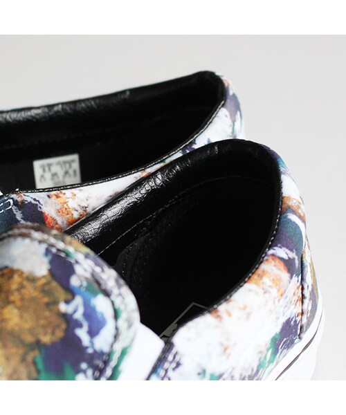 VANS(バンズ)の「Classic Slip-On(ファッション雑貨・Earth Blue・US5.5/US6/US8.5/US9/US9.5/US10)」の8枚目の写真