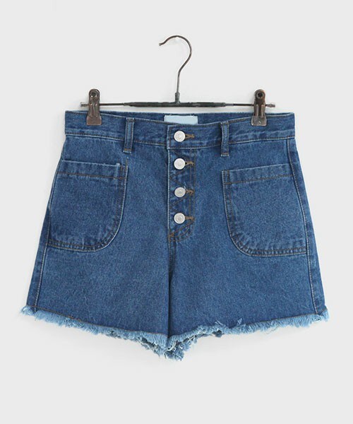 DHOLIC（ディーホリック）の「ボタンフライデニムショートパンツ（デニムパンツ・レディース・ライトブルーデニム/ブルーデニム・S/M）」の2枚目の写真