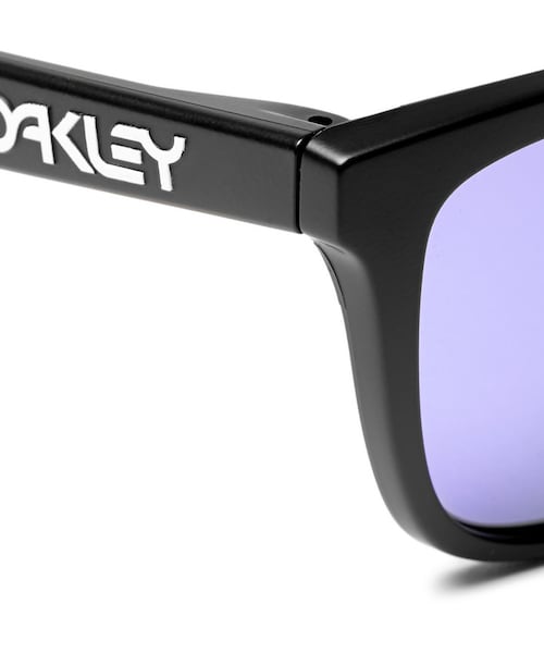 OAKLEY（オークリー）の「Oakley Frogskins® Square-Frame Polarised Sunglasses（サングラス・メンズ・Black・One Size）」の2枚目の写真