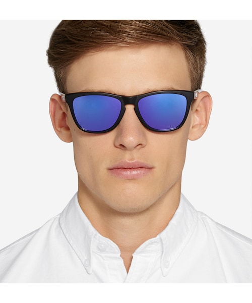 OAKLEY（オークリー）の「Oakley Frogskins® Square-Frame Polarised Sunglasses（サングラス・メンズ・Black・One Size）」の3枚目の写真