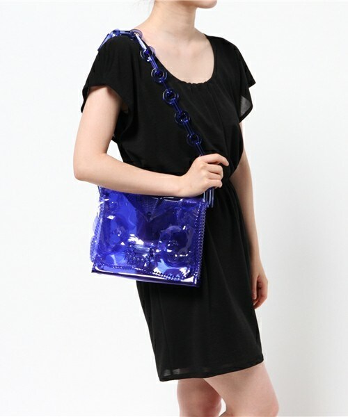 mame(マメ)の「mame チェーンバック(ショルダーバッグ・レディース・ブラック/ブルー/ホワイト・FREE)」の13枚目の写真