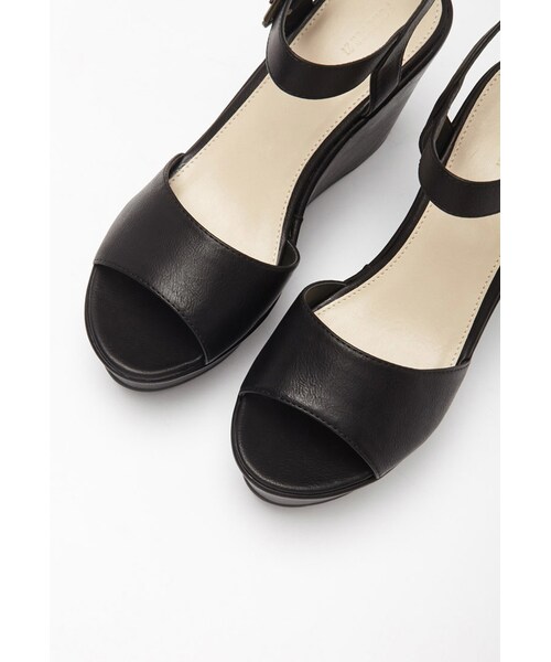 FOREVER 21（フォーエバー トゥエンティーワン）の「FOREVER 21 Classic Faux Leather Wedges（サンダル・レディース・Black/Red・5.5/6/6.5/7/7.5/8/8.5/9/10）」の9枚目の写真
