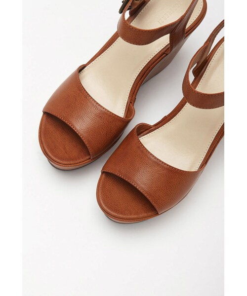 FOREVER 21（フォーエバー トゥエンティーワン）の「FOREVER 21 Classic Faux Leather Wedges（サンダル・レディース・Black/Red・5.5/6/6.5/7/7.5/8/8.5/9/10）」の7枚目の写真