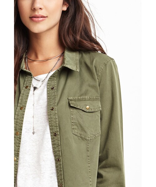 FOREVER 21(フォーエバー トゥエンティーワン)の「FOREVER 21 Two-Pocket Utility Shirt(シャツ/ブラウス・レディース・Green・Small/Medium/Large)」の3枚目の写真