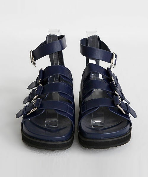 DHOLIC（ディーホリック）の「ダークカラーストラップサンダル（サンダル・レディース・ブラック/ネイビー・230/235/240/245/250）」の2枚目の写真