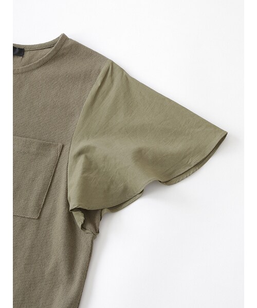 w closet（ダブルクローゼット）の「ポケ付き袖フリルプルオーバー（トップス・レディース・オフホワイト/グレー/カーキ・FREE）」の8枚目の写真