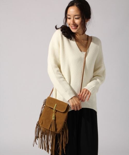 BLISS POINT（ブリスポイント）の「カナグツキフリンジショルダー（バッグ・レディース・ブラック/ブラウン/カーキ・ONE SIZE）」の2枚目の写真
