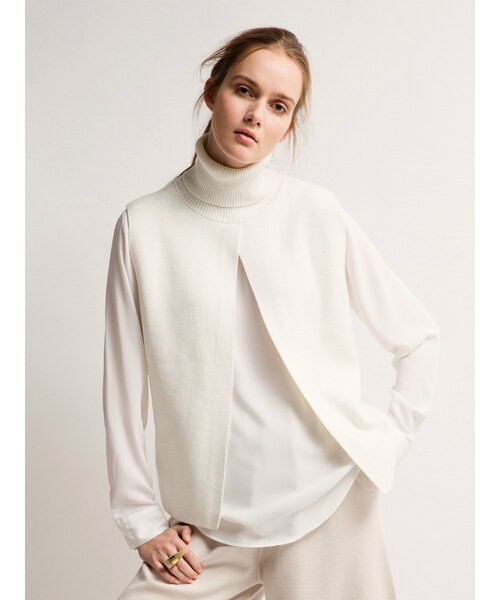 LAGUNAMOON(ラグナムーン)の「スリットレイヤードプルオーバー(トップス・レディース・ホワイト/チャコールグレー)」の3枚目の写真