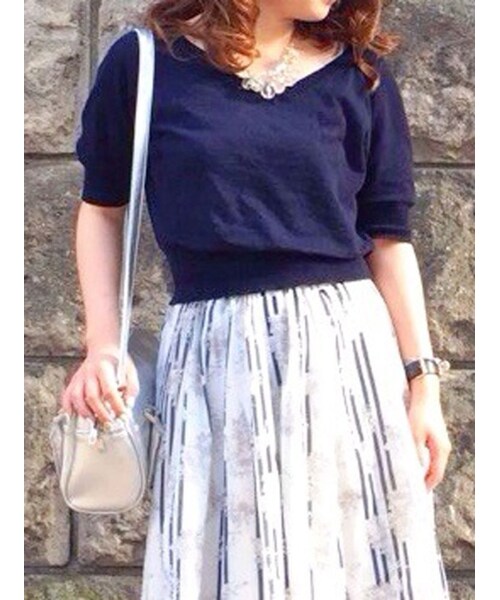 MERCURYDUO（マーキュリーデュオ）の「【DUO】オフショルVネック半袖ニット（トップス・レディース・オフホワイト/ライトイエロー/ネイビー/ラベンダー・F）」の5枚目の写真