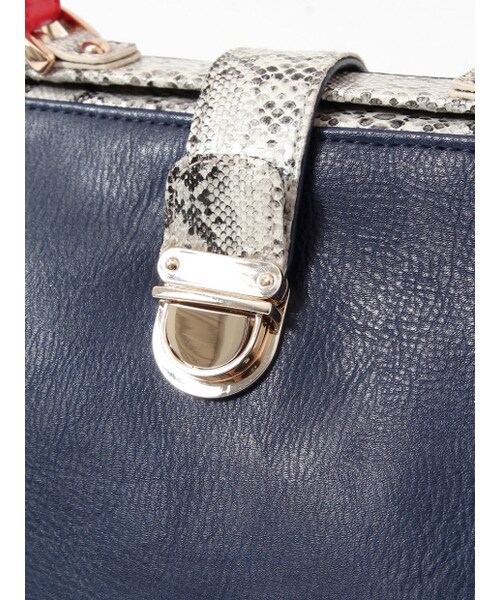 interstaple（インターステイプル）の「パイソンコンビ口金ボストン【予約】（ボストンバッグ・レディース・NAVY/BLK/BG・F）」の5枚目の写真