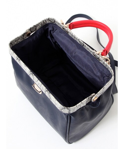 interstaple（インターステイプル）の「パイソンコンビ口金ボストン【予約】（ボストンバッグ・レディース・NAVY/BLK/BG・F）」の6枚目の写真