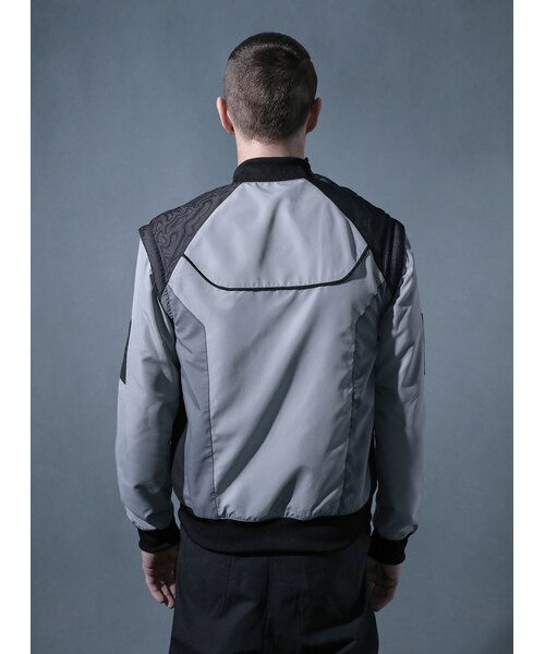 Acrosphere（アクロスファー）の「Cosmos grey mesh bomber jacket（スタジャン・メンズ・Grey・M,L）」の4枚目の写真
