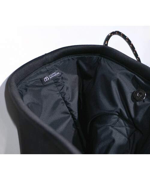 Acrosphere（アクロスファー）の「Neoprene foldover backpack（バックパック/リュック・レディース・Black・F）」の3枚目の写真