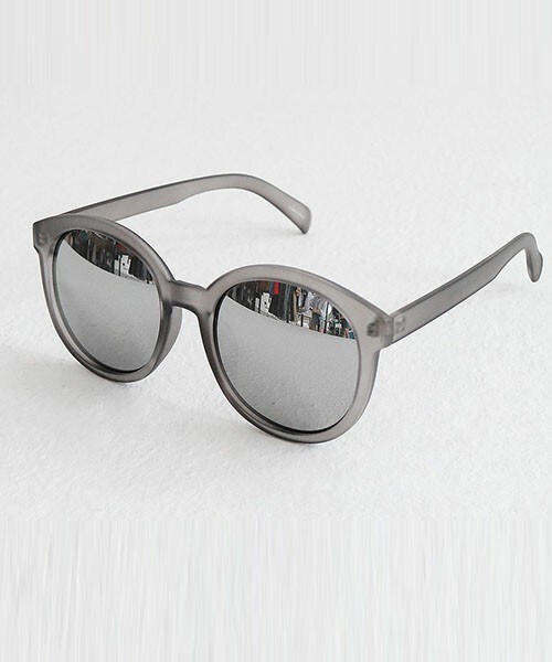 DHOLIC（ディーホリック）の「7colors ミラーサングラス（サングラス・レディース・クリーム/ピンク/グレーベージュ/ダークグレー/クリア/ブルー/ブラック・FREE/FREEf）」の4枚目の写真