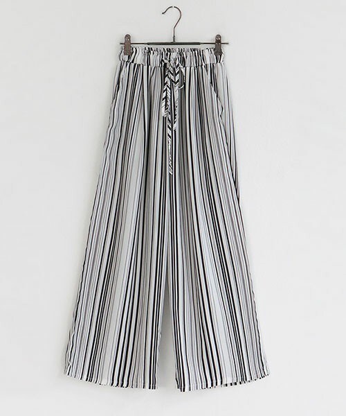 DHOLIC(ディーホリック)の「ストライプワイドパンツ(その他パンツ・レディース・ホワイト/ブラック・FREE)」の1枚目の写真