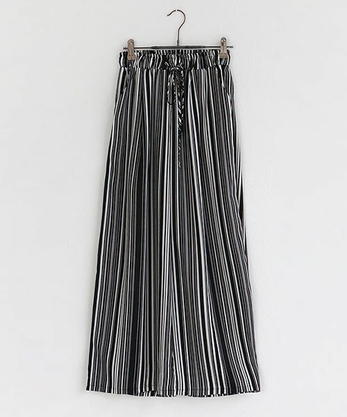 DHOLIC(ディーホリック)の「ストライプワイドパンツ(その他パンツ・レディース・ホワイト/ブラック・FREE)」の2枚目の写真