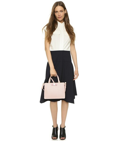 FERRAGAMO(フェラガモ)の「Salvatore Ferragamo Tracy Bag(バックパック/リュック・レディース・Beige・One Size)」の3枚目の写真