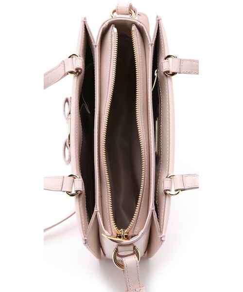 FERRAGAMO(フェラガモ)の「Salvatore Ferragamo Tracy Bag(バックパック/リュック・レディース・Beige・One Size)」の4枚目の写真