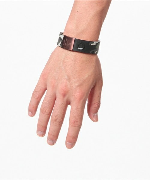 VALENTINO リストバンド カモフラージュ バングル