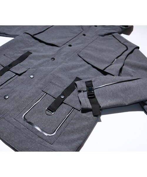 Acrosphere(アクロスファー)の「Grey atmosphere hooded jacket(マウンテンパーカー・メンズ・Grey・M,L)」の2枚目の写真