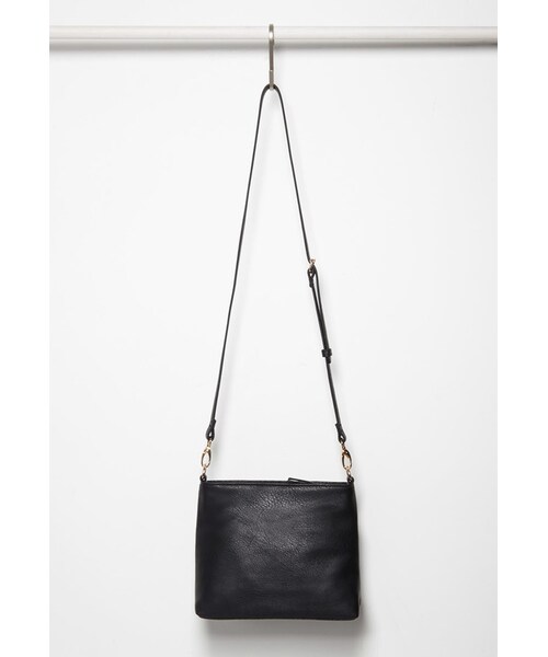 FOREVER 21(フォーエバー トゥエンティーワン)の「FOREVER 21 Classic Faux Leather Crossbody(ハンドバッグ・レディース・Black/Beige/Red・One size)」の11枚目の写真