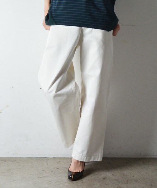 Johnbull Private labo（ジョンブルプライベートラボ）の「ワイドチノパンツ（チノパンツ・レディース・ホワイト/カーキ・X-SMALL/SMALL/MEDIUM）」の6枚目の写真