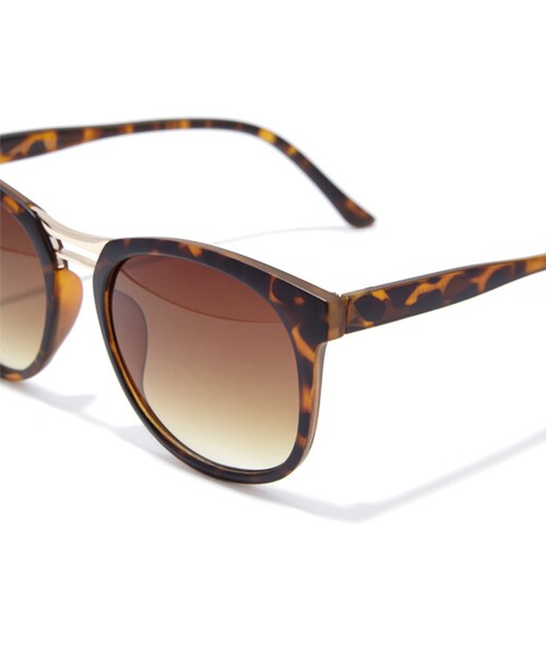 FOREVER 21（フォーエバー トゥエンティーワン）の「FOREVER 21 Matte Frame Gradated Sunglasses（サングラス・レディース・Gold/Brown・One size）」の13枚目の写真
