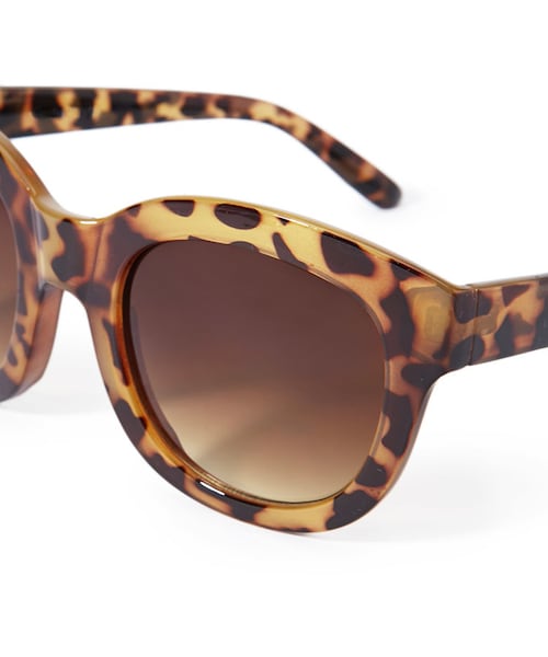 FOREVER 21（フォーエバー トゥエンティーワン）の「FOREVER 21 Tortoiseshell Square-Frame Sunglasses（サングラス・レディース・Brown・One size）」の5枚目の写真