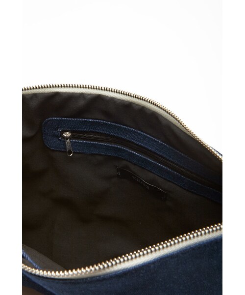 FOREVER 21（フォーエバー トゥエンティーワン）の「FOREVER 21+ Unstructured Denim Clutch（クラッチバッグ・レディース・Blue・One size）」の4枚目の写真