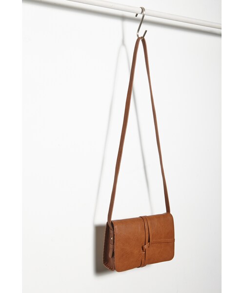 FOREVER 21（フォーエバー トゥエンティーワン）の「FOREVER 21 Knotted Flap Crossbody（ショルダーバッグ・レディース・Black/Brown・One size）」の19枚目の写真