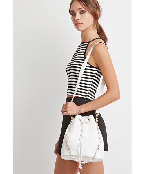 FOREVER 21（フォーエバー トゥエンティーワン）の「FOREVER 21+ Faux Leather Bucket Bag（ショルダーバッグ・レディース・Black/Brown/White・One size）」の2枚目の写真