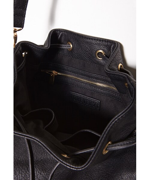 FOREVER 21（フォーエバー トゥエンティーワン）の「FOREVER 21+ Faux Leather Bucket Bag（ショルダーバッグ・レディース・Black/Brown/White・One size）」の5枚目の写真