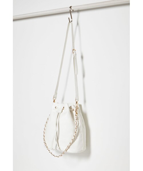 FOREVER 21（フォーエバー トゥエンティーワン）の「FOREVER 21+ Faux Leather Bucket Bag（ショルダーバッグ・レディース・Black/Brown/White・One size）」の17枚目の写真