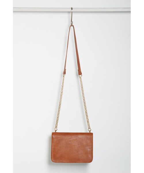 FOREVER 21（フォーエバー トゥエンティーワン）の「FOREVER 21 Structured Flap-Top Crossbody（ショルダーバッグ・レディース・Black/Red/Brown・One size）」の15枚目の写真