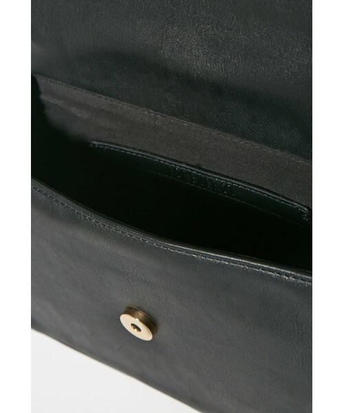 FOREVER 21（フォーエバー トゥエンティーワン）の「FOREVER 21 Structured Flap-Top Crossbody（ショルダーバッグ・レディース・Black/Red/Brown・One size）」の13枚目の写真