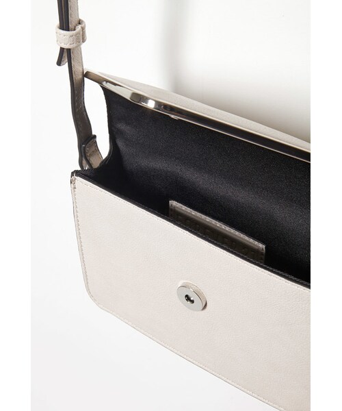 FOREVER 21（フォーエバー トゥエンティーワン）の「FOREVER 21 Mini Faux Leather Crossbody（ショルダーバッグ・レディース・Black/Brown・One size）」の3枚目の写真